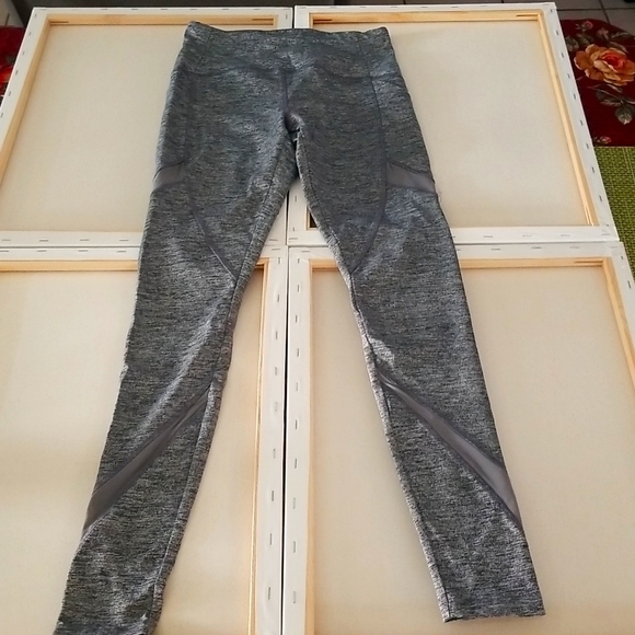 Grey leggings - Comfortable and stretchy- Great fit - Workout or chill - Picture 1 of 5